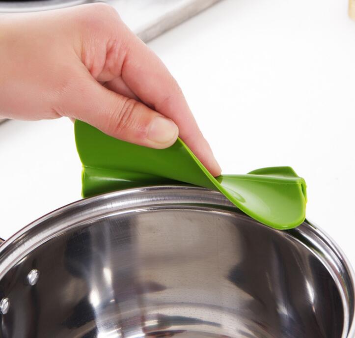Silicone Pour Soup Funnel Kitchen Gadget Tools Water Deflector Cooking Tool