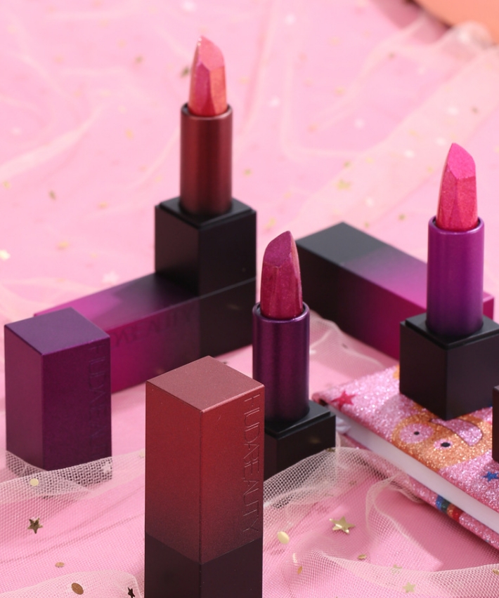 HUDA BEAUTY Power Bullet Metallic Lipstick HUDA BEAUTY Power Bullet Metallic Lipstick